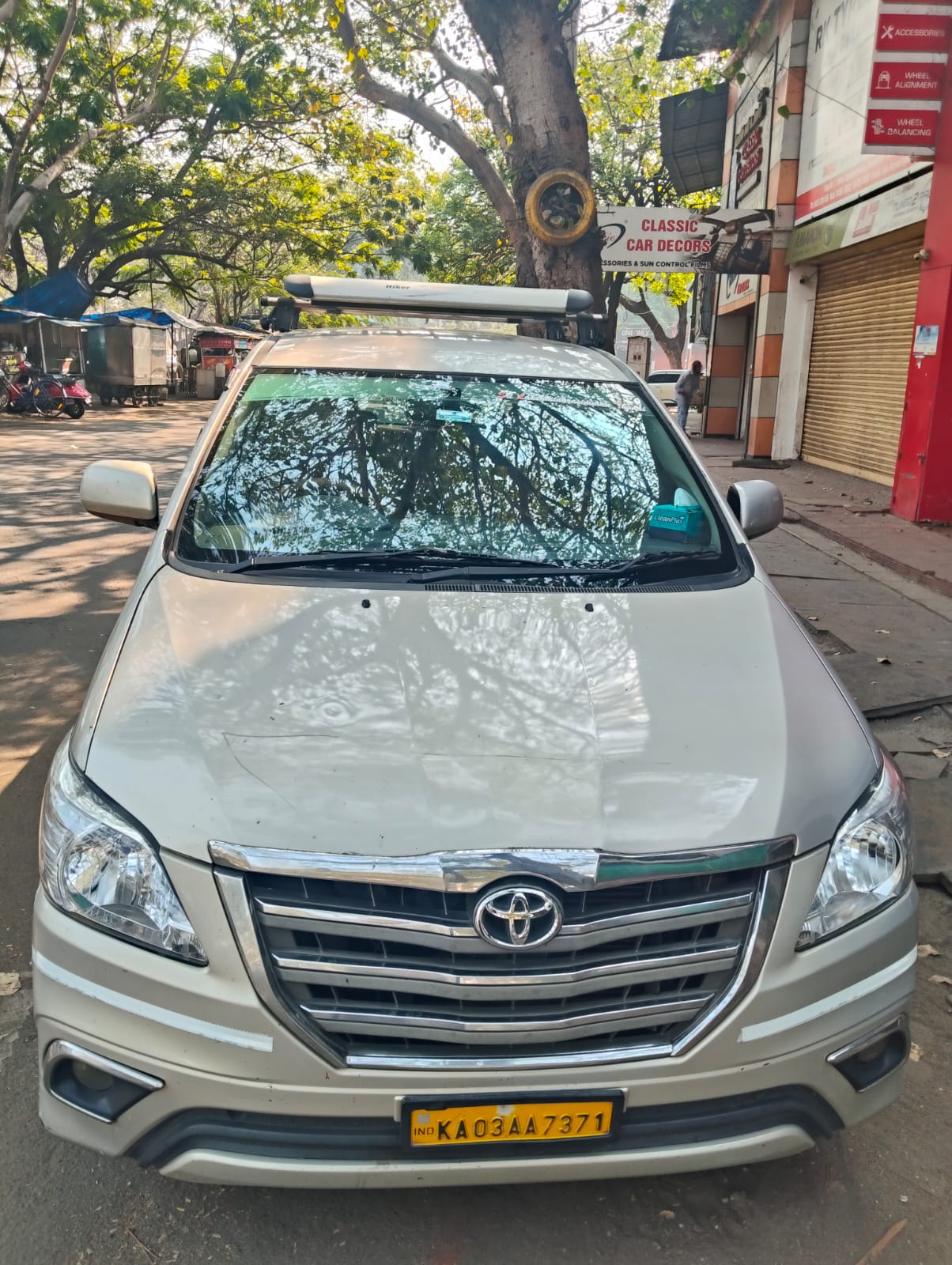 TOYOTA INNOVA