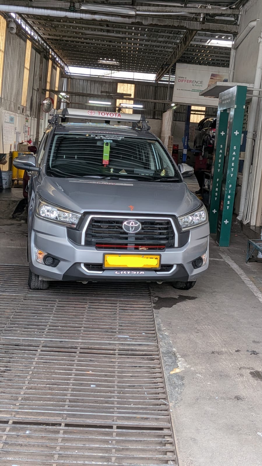 TOYOTA  INNOVA CRYSTA